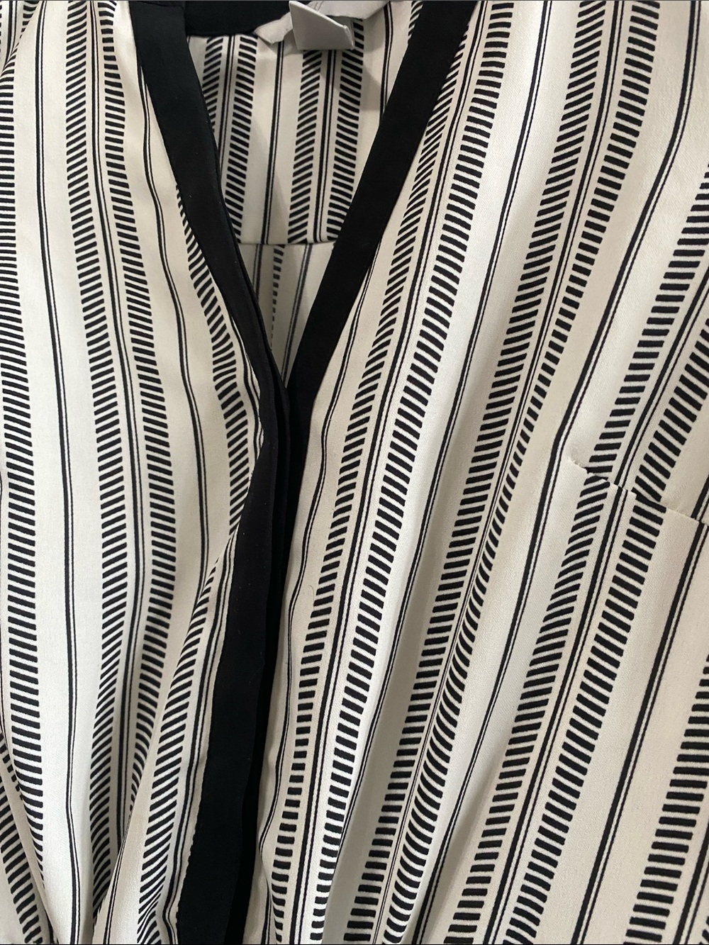 H&M Modern Classic Striped V-Neck Resort Vacation Dress - Size 4 EUC QUIET LUX - Picture 6 of 11